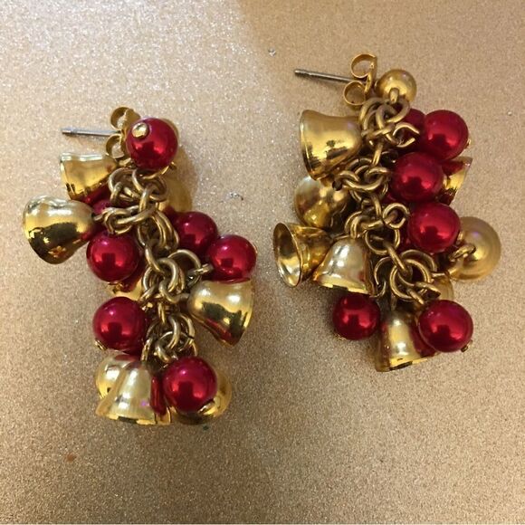 Vintage Avon Gorgeous Bell Dangle earrings - Picture 1 of 2